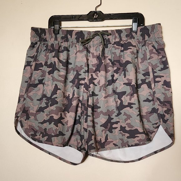 Columbia Pants - NWOT COLUMBIA Bogata Bay stretch shorts - Green Camo - Size 1X